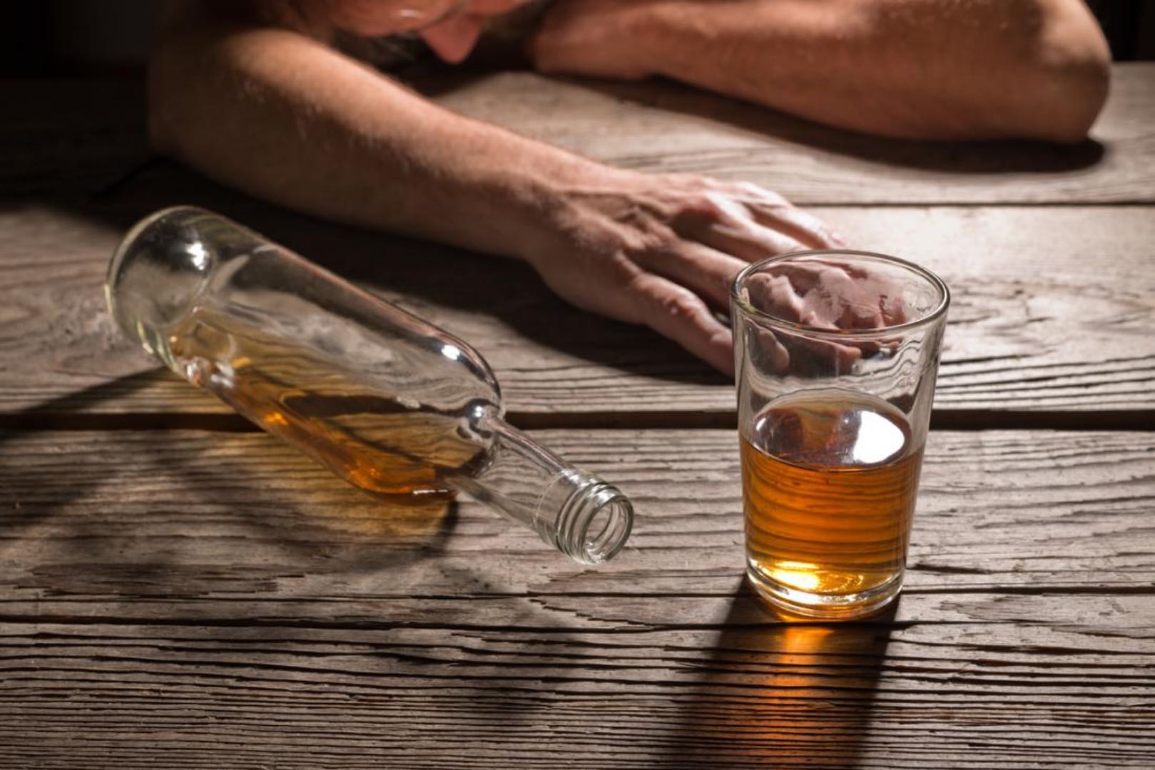 10 signs that your spouse may have a drinking problem